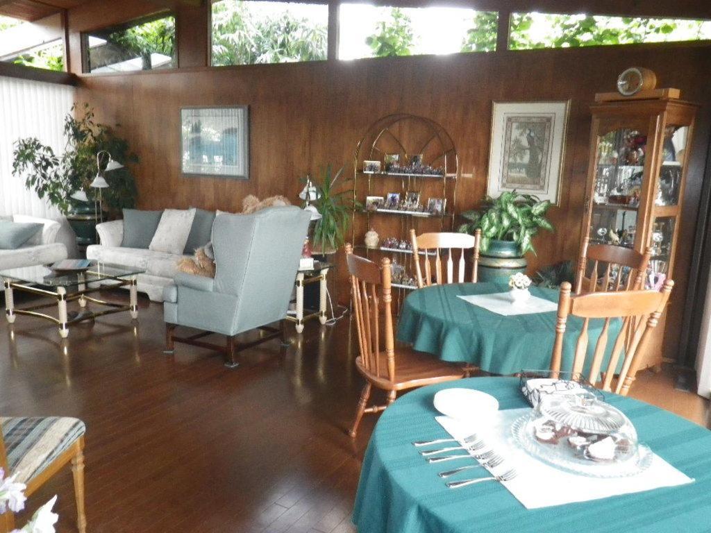 Beach Estates Inn Bed And Breakfast Nanaimo Exterior photo