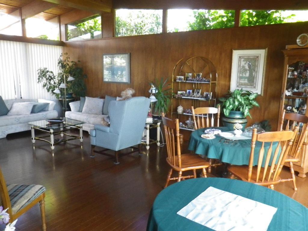 Beach Estates Inn Bed And Breakfast Nanaimo Exterior photo